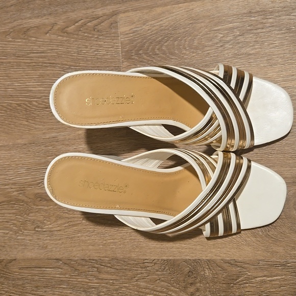 FASHION NOVA STRIPED WHITE AND GOLD DRESS SHOES - Picture 2 of 6